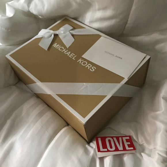 MICHAEL KORS Sofia Black Saffiano Leather Satchel - Picture 7 of 7